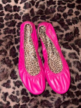 Vera Wang Hot Pink Ballet Flats with Leopard Insole